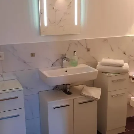 Schoenes Mit Kueche Und Bad Im Taunus *