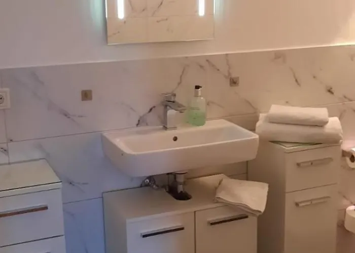 Schoenes Mit Kueche Und Bad Im Taunus *